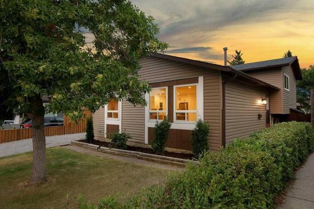 20 Bernard Way NW Calgary, AB T3K 2B9