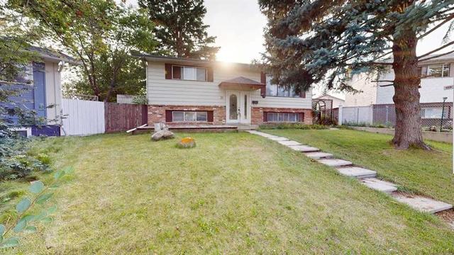 31 Penrith Place SE Calgary, AB T2A 2J1