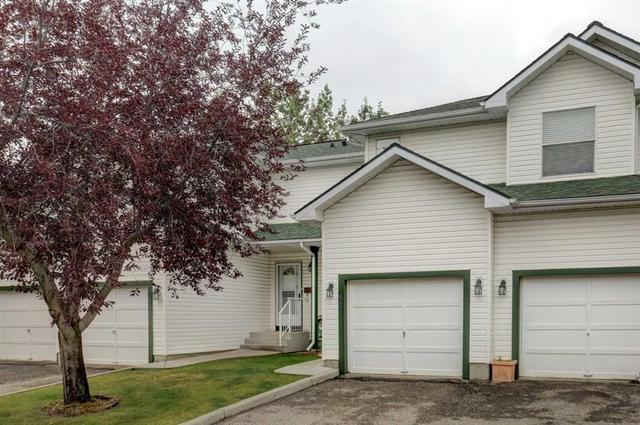 57 SANDPIPER Lane NW Calgary, AB T3K 4L7
