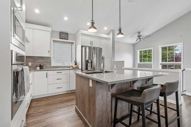 230 Mt Lorette Place SE Calgary, AB T2Z 2L9