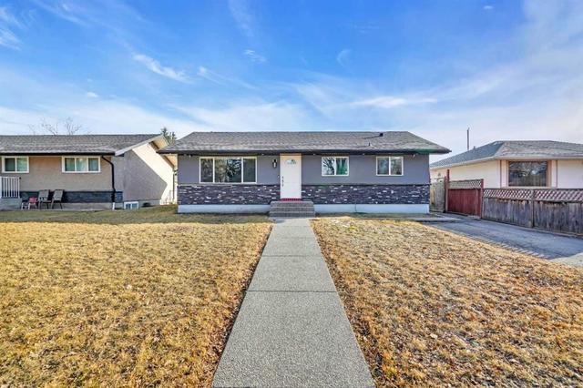 2046 33 Street SE Calgary, AB T2B 0T9