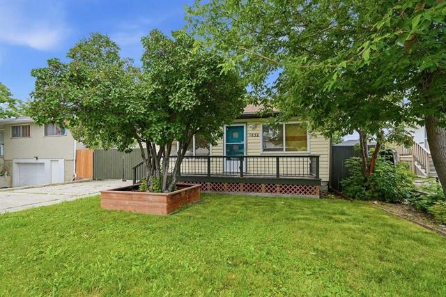1832 43 Street SE Calgary, AB T2B 1G9