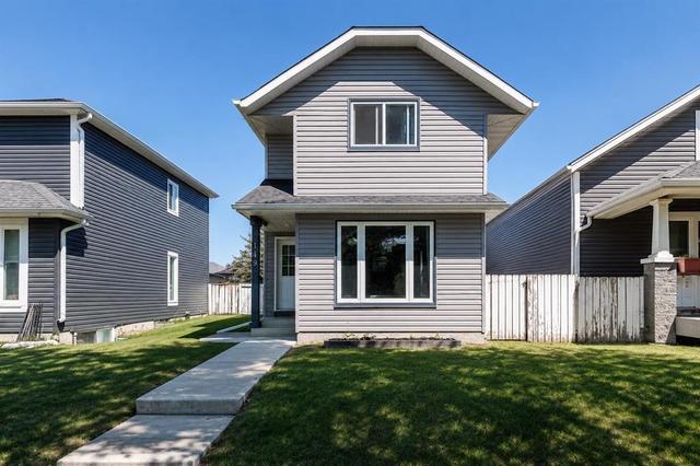 149 Taradale Close NE Calgary, AB T3J 3E7