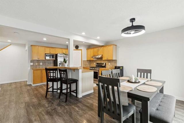 126 Somerglen Way SW Calgary, AB T2Y 4B2