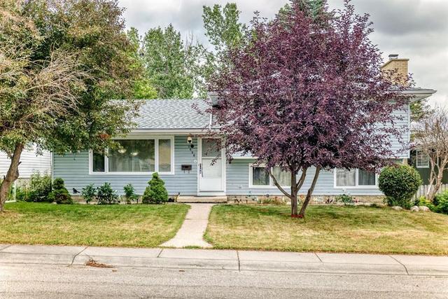 1008 Cantabrian Drive SW Calgary, AB T2W 1L7