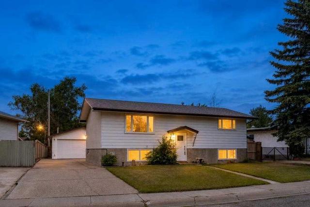 152 Maddock Way NE Calgary, AB T2A 3X3