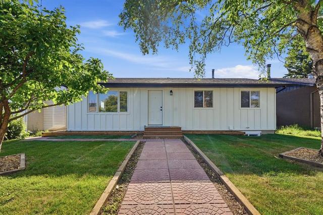 19 Mardale Crescent NE Calgary, AB T2A 3V4