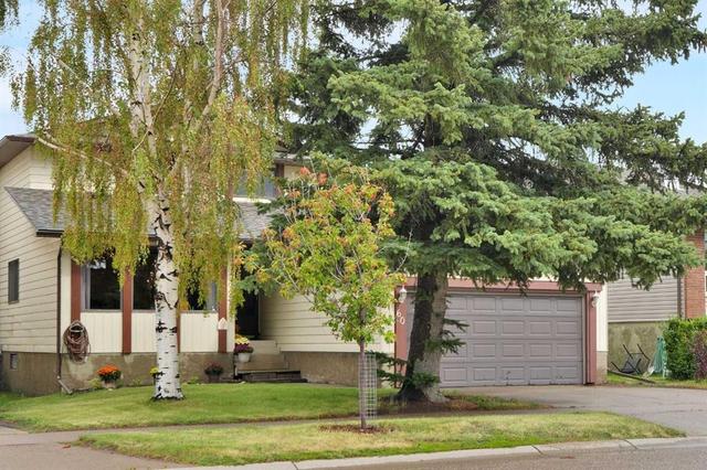 60 Beddington Drive NE Calgary, AB T3K 1K1