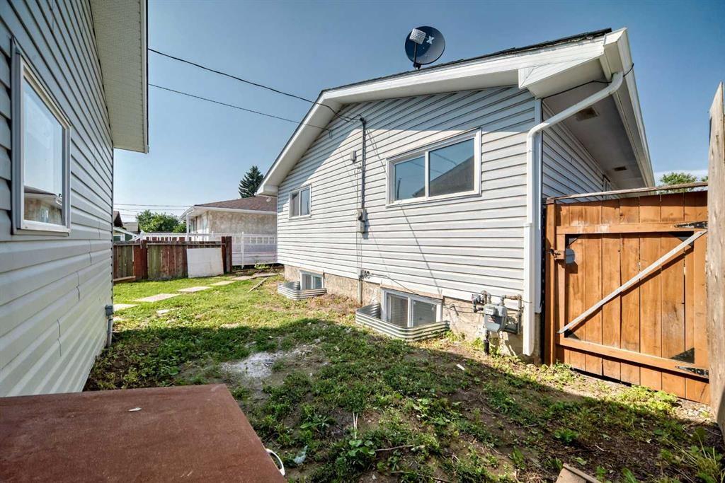152 Maranda Close Ne, Calgary, AB - Outdoor With Exterior