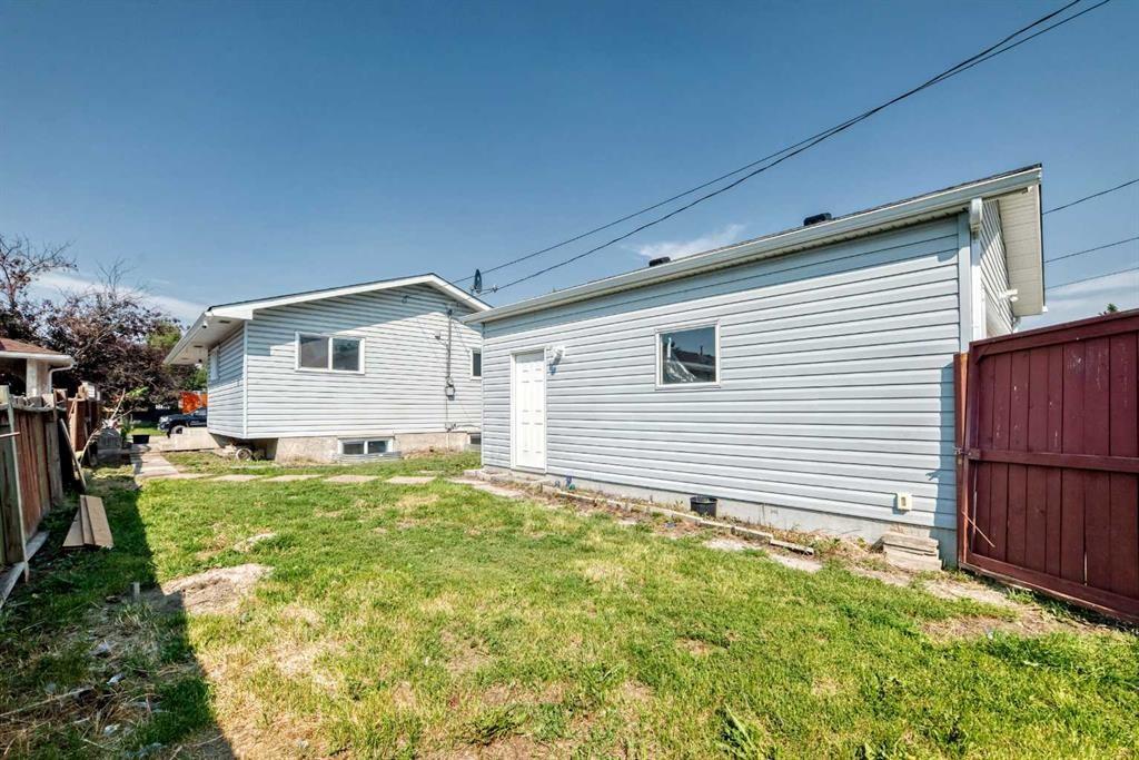 152 Maranda Close Ne, Calgary, AB - Outdoor With Exterior