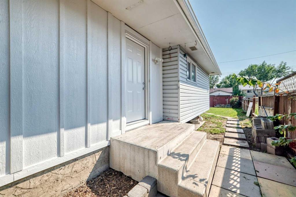 152 Maranda Close Ne, Calgary, AB - Outdoor With Exterior