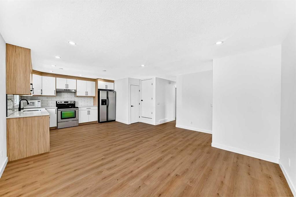 152 Maranda Close Ne, Calgary, AB - Indoor Photo Showing Kitchen