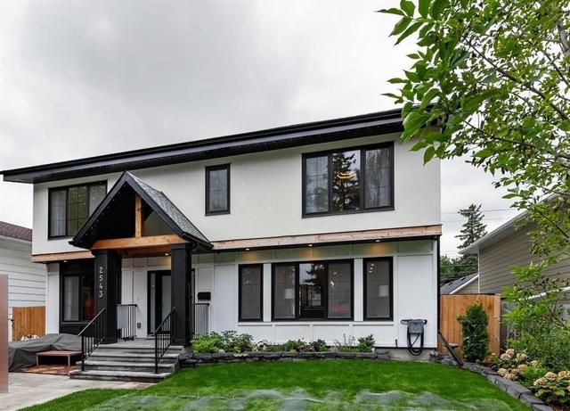2543 Chicoutimi Drive NW Calgary, AB T2L 0W4