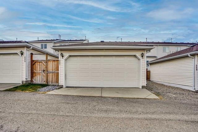 227 Citadel Lane NW Calgary, AB T3G 4E1
