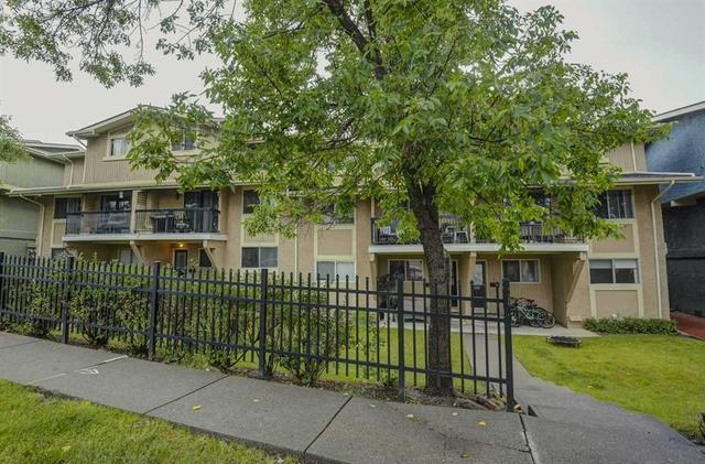 1106-2200 Woodview Drive SW Calgary, AB T2W 3N6