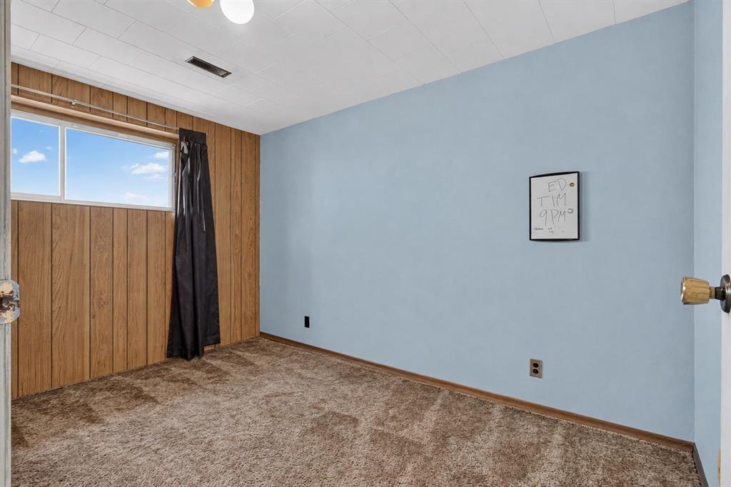 440 Ogden Drive Se, Calgary, AB - Indoor Photo Showing Other Room