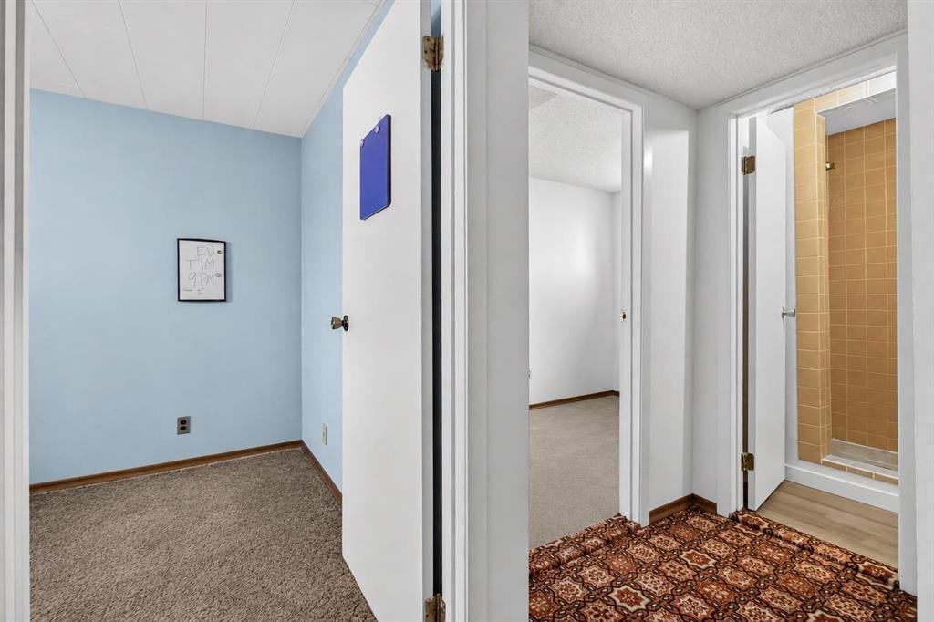 440 Ogden Drive Se, Calgary, AB - Indoor Photo Showing Other Room
