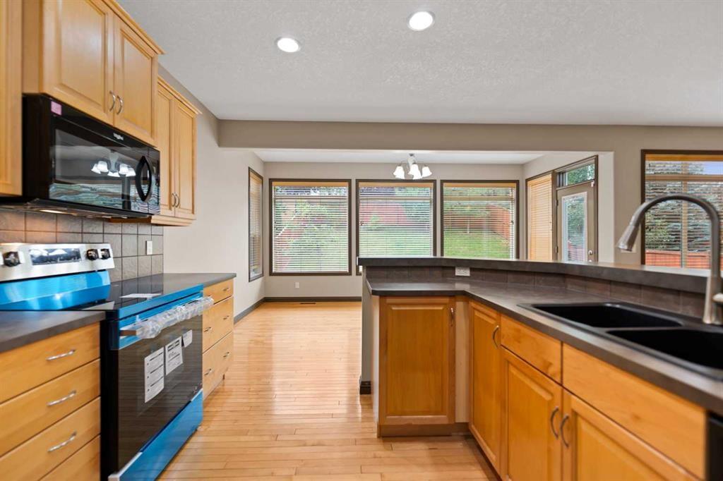 49 Panamount Rise Nw, Calgary, AB - Indoor Photo Showing Other Room