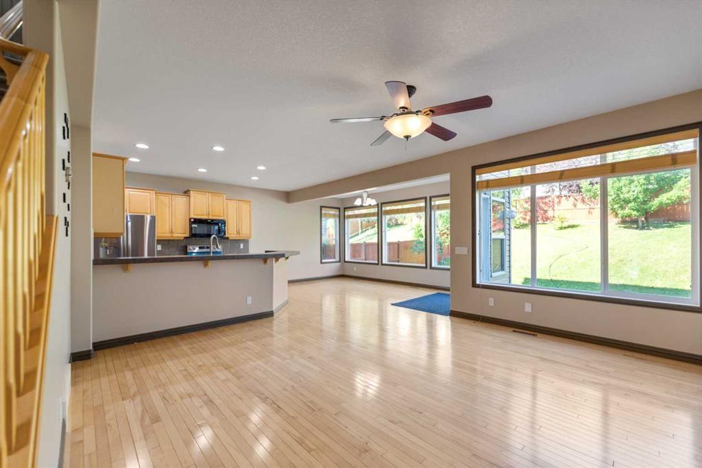 49 Panamount Rise Nw, Calgary, AB - Indoor Photo Showing Kitchen