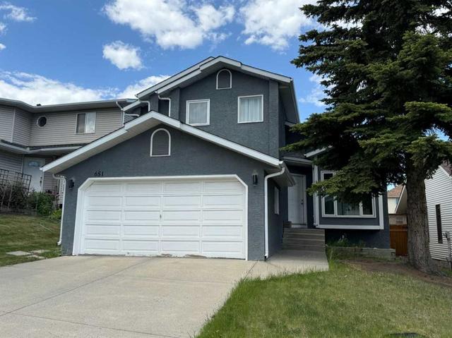 651 Macewan Drive NW Calgary, AB T3K 3R1