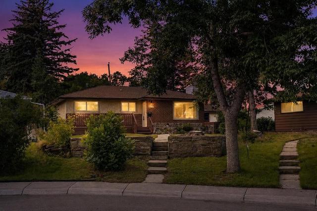 2007 Cottonwood Crescent SE Calgary, AB T2B 1B9