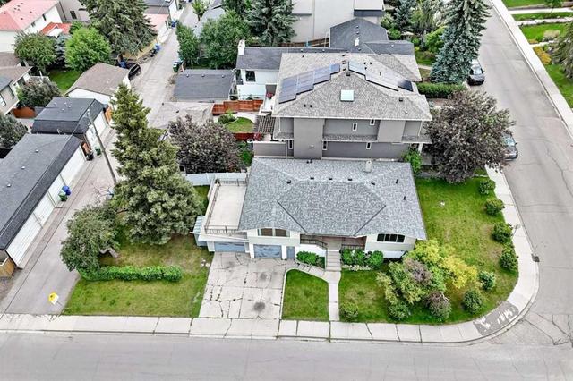 1735 38 Avenue SW Calgary, AB T2T 2K3