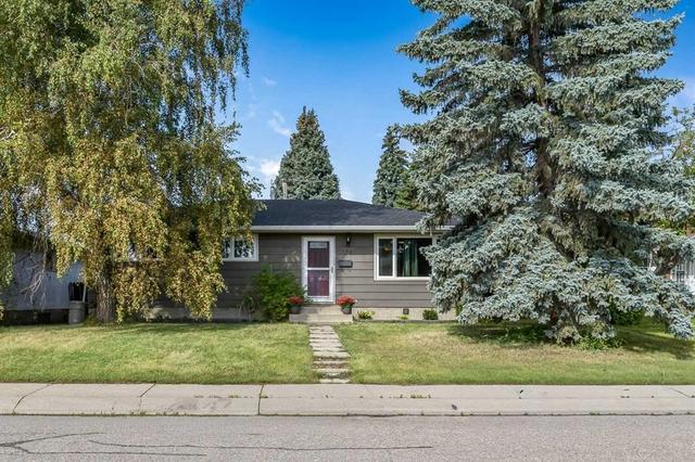 135 Manora Hill NE Calgary, AB T2A 4R8