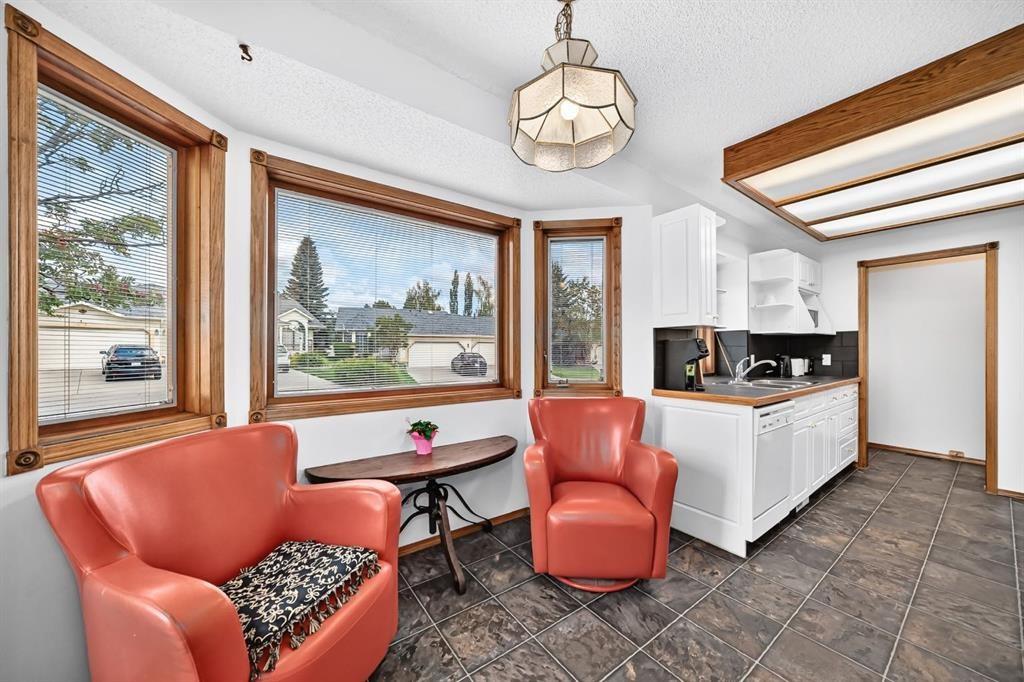 8 Sunlake Close Se, Calgary, AB - Indoor