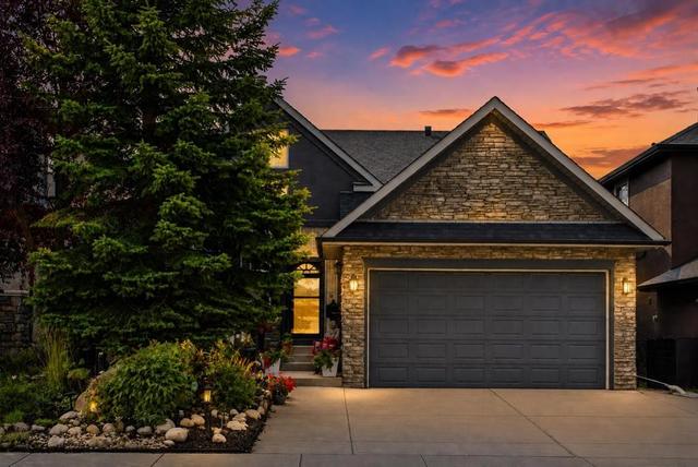 44 Strathlea Close SW Calgary, AB T3H 5C6
