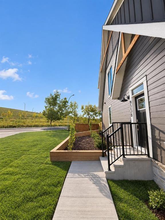 2238 44 Street NW Calgary, AB T3B 0X6