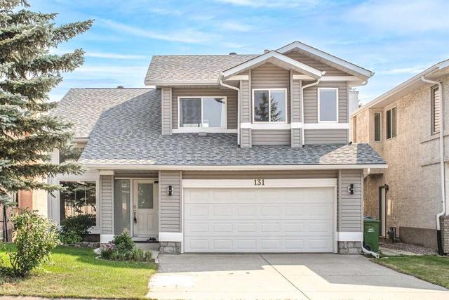 131 Edgebrook Close NW Calgary, AB T3A 4W7