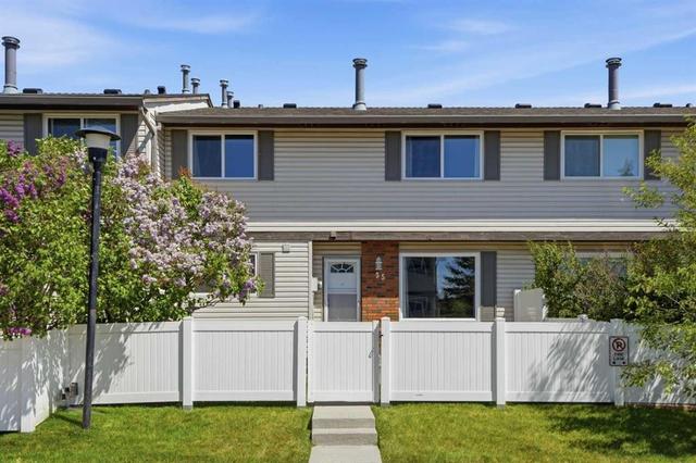 35-740 Bracewood Drive SW Calgary, AB T2W 3N3