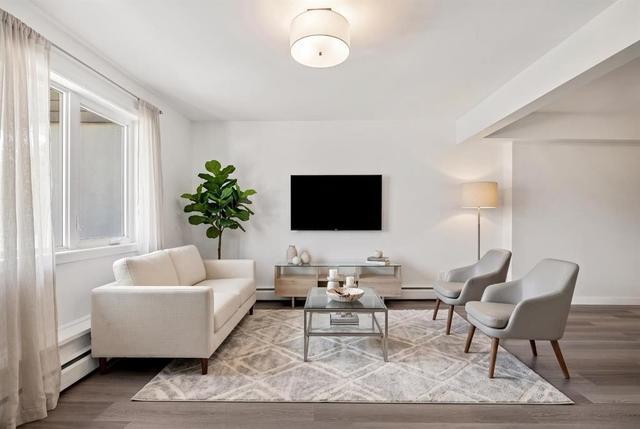 40-3809 45 Street SW Calgary, AB T3E 3H4