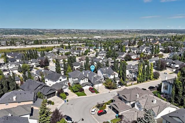 13 Cresthaven Way SW Calgary, AB T3B 5X8