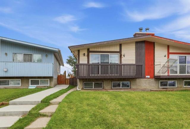 15 Doverville Way SE Calgary, AB T2B 2N6