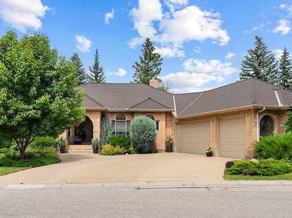 39 Baycrest Court SW Calgary, AB T2V 5K1