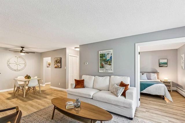 8302-315 Southampton Drive SW Calgary, AB T2W 2T6