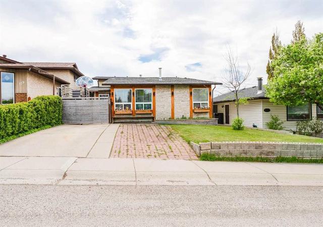 115 Maunsell Close NE Calgary, AB T2E 7C1