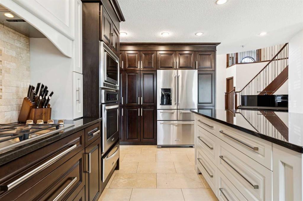 223 Pump Hill Crescent, Calgary, AB - Indoor Photo Showing Kitchen With Upgraded Kitchen