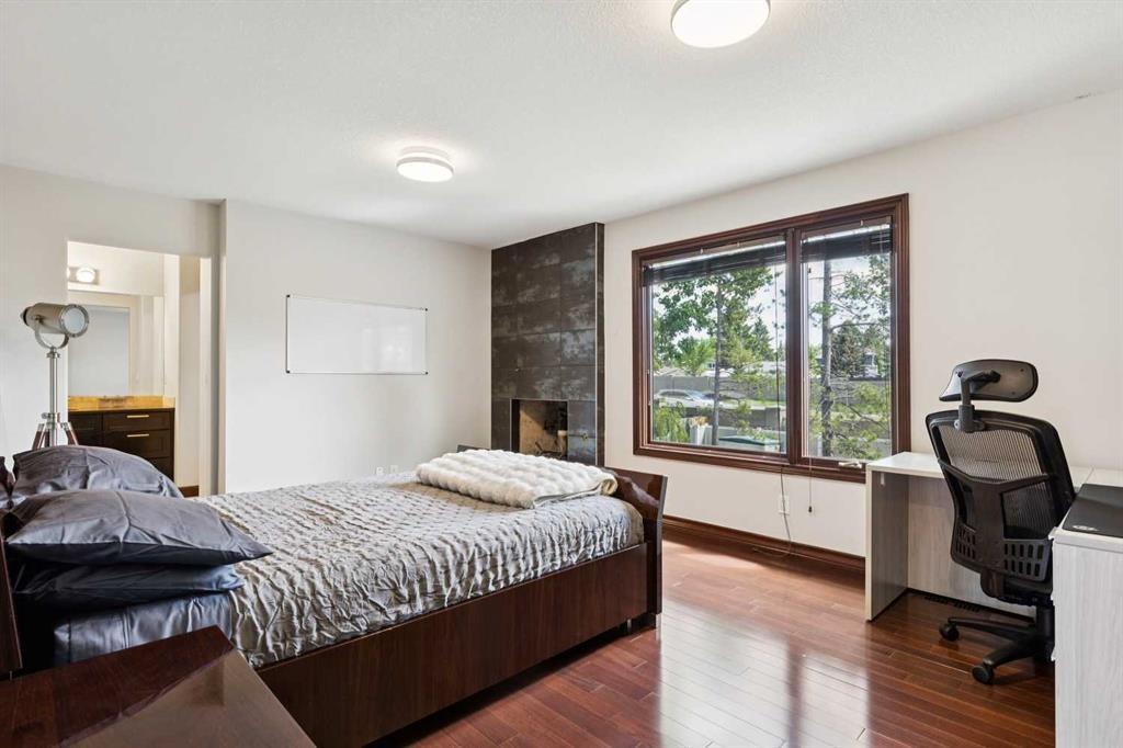 223 Pump Hill Crescent, Calgary, AB - Indoor Photo Showing Bedroom
