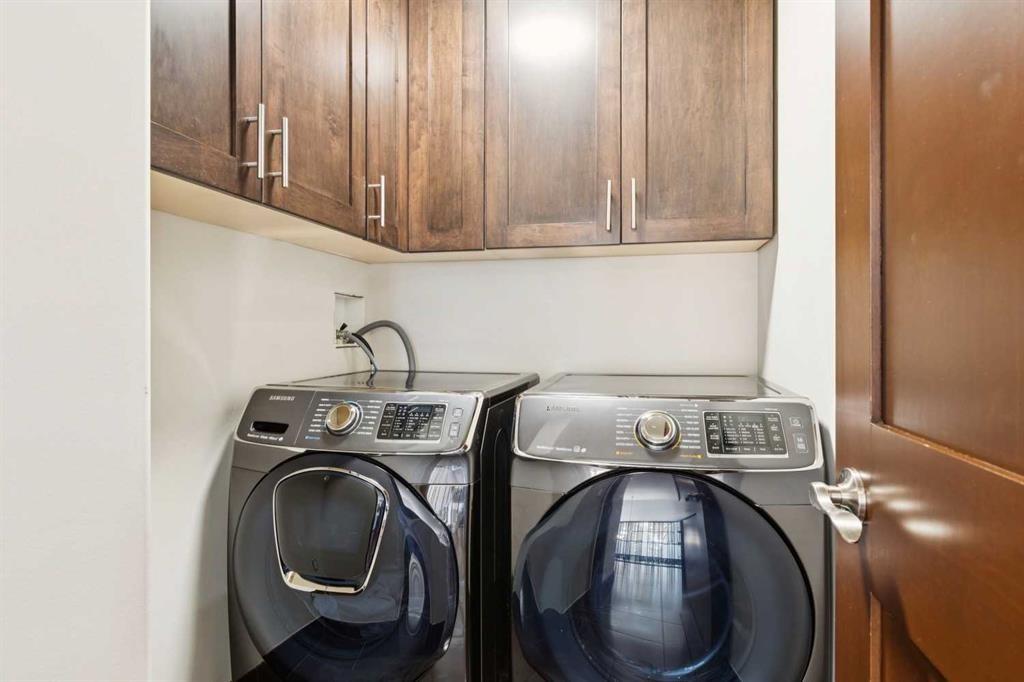 223 Pump Hill Crescent, Calgary, AB - Indoor Photo Showing Laundry Room