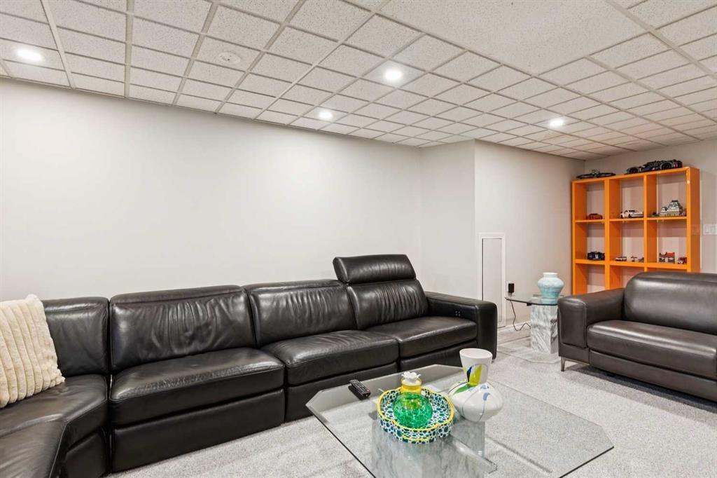 223 Pump Hill Crescent, Calgary, AB - Indoor