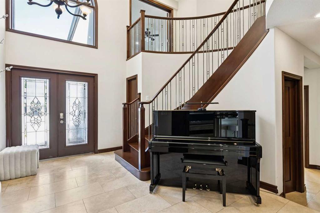 223 Pump Hill Crescent, Calgary, AB - Indoor Photo Showing Other Room
