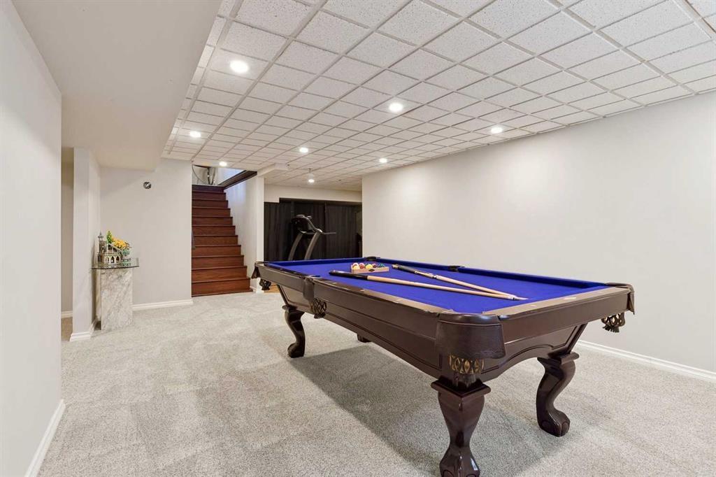 223 Pump Hill Crescent, Calgary, AB - Indoor Photo Showing Other Room