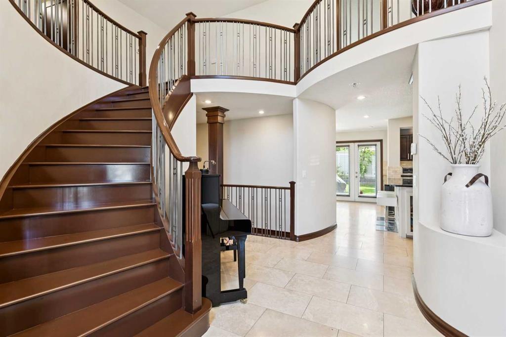 223 Pump Hill Crescent, Calgary, AB - Indoor Photo Showing Other Room