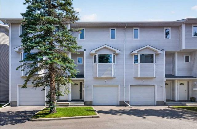 52 Glenbrook Villas SW Calgary, AB T3E 7E8