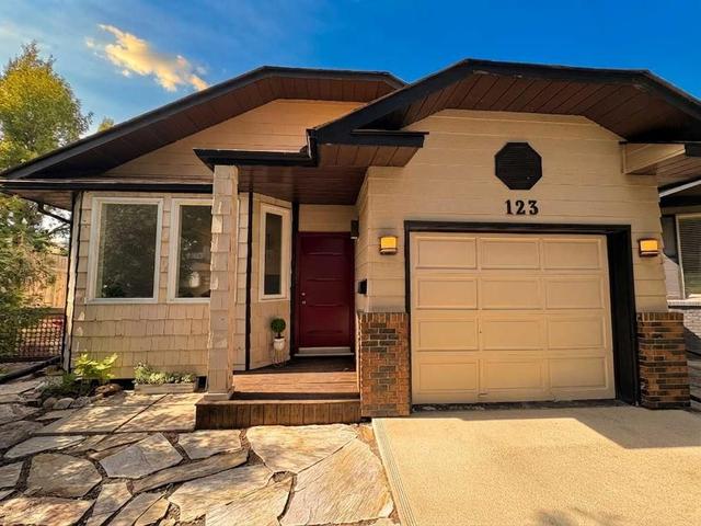 123 SUNMILLS Place SW Calgary, AB T2X 2R1