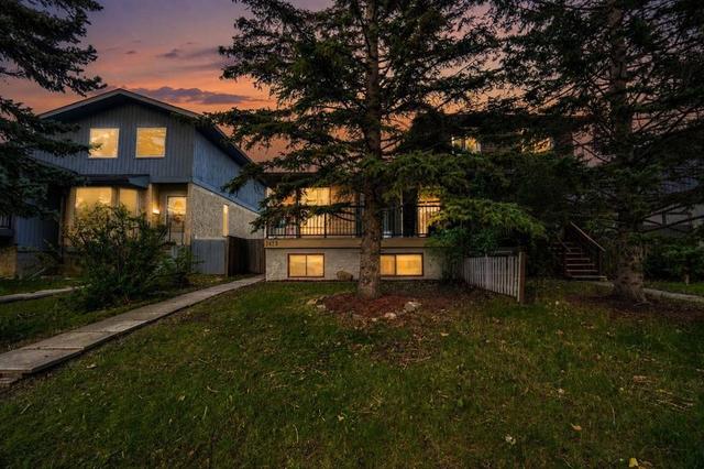 3429 Cedarille Drive SW Calgary, AB T2W 3J3