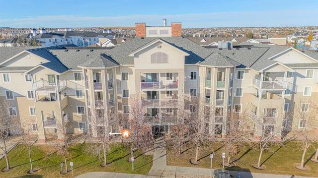 105-17 Country Village Bay NE Calgary, AB T3K 5Z3