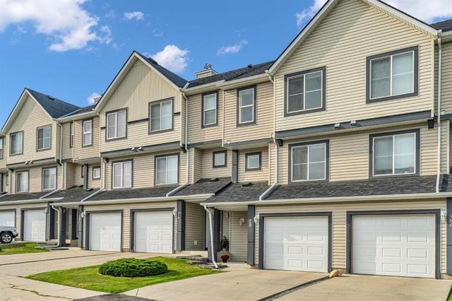 28 Everhollow Way SW Calgary, AB T2Y 5B4